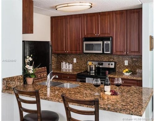 Building Photo - 711 Forest Club Dr