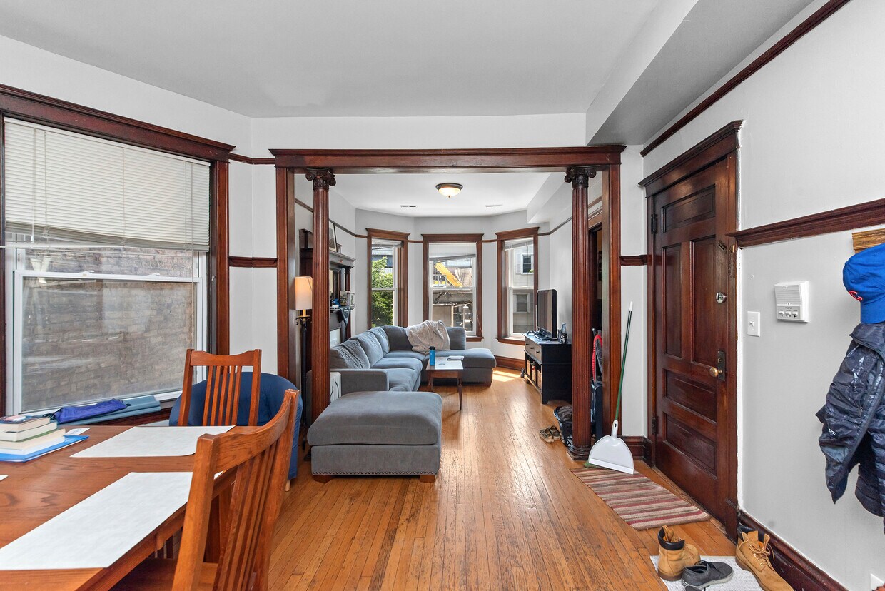Foto principal - 3350 N Sheffield Ave