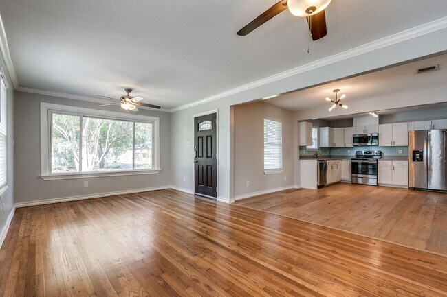 Foto del edificio - BLUE BONNET HILLS 3-BEDROOM