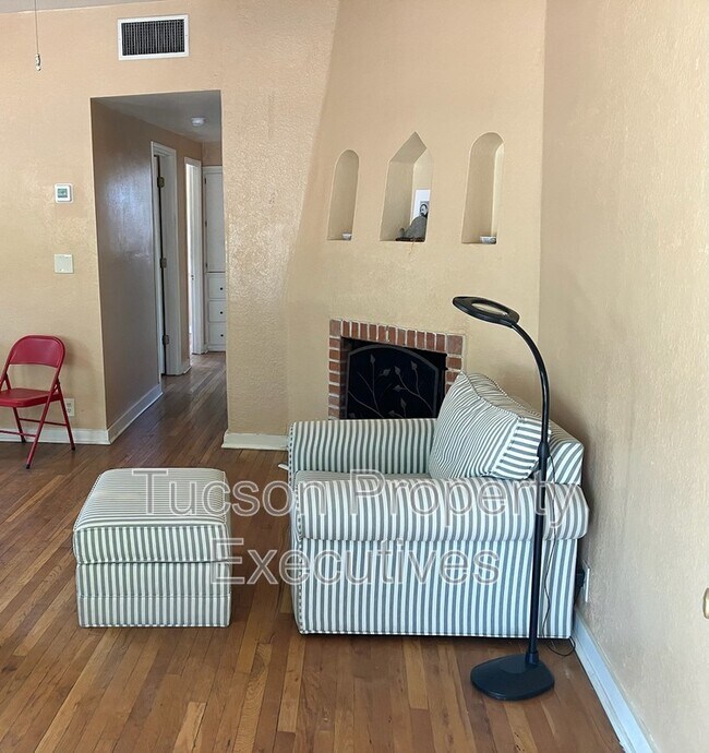 Foto del edificio - 1222 N Olsen Ave