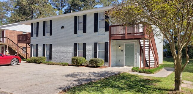 Building Photo - 1544 Hamilton Drive