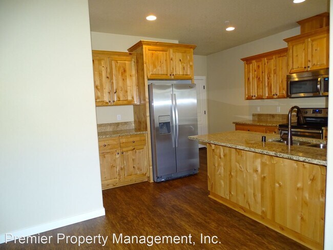 Foto del edificio - 3 br, 2 bath House - 144 N. 42nd Pl