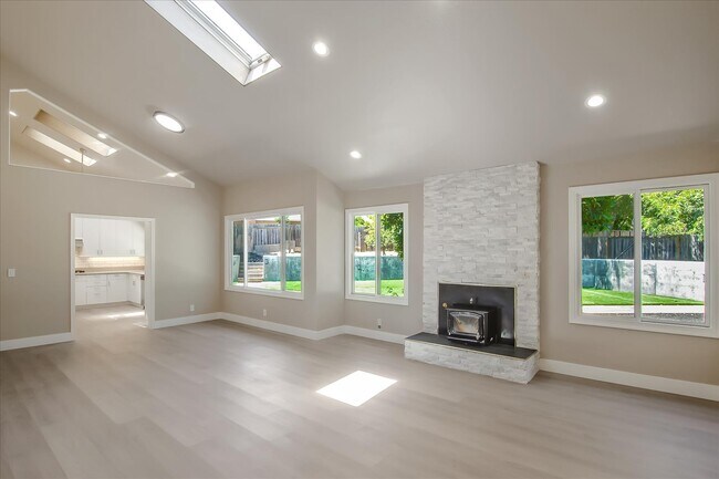 Foto del edificio - 322 Almond Ct