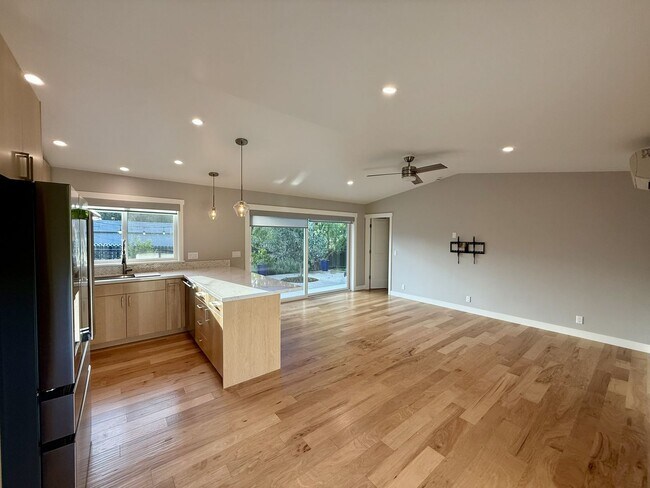 Foto del edificio - 1665 Laurel Ave