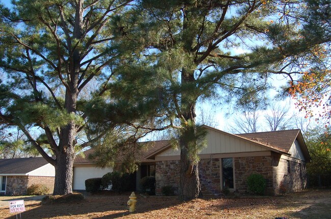 Building Photo - 9100 Skypark Dr