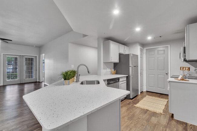 Building Photo - The Redland