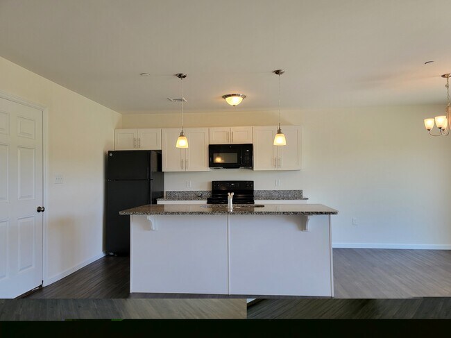 Foto del edificio - 68 Rollins Ln