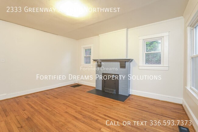 Foto del edificio - 2333 Greenway Ave NW