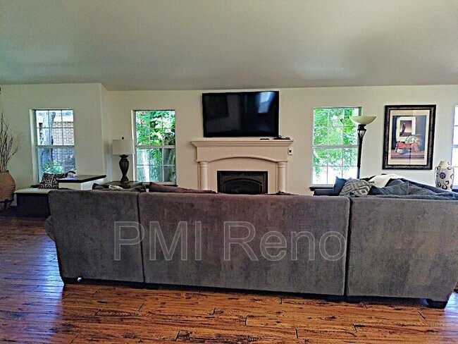 Foto del edificio - 6101 Carriage House Way