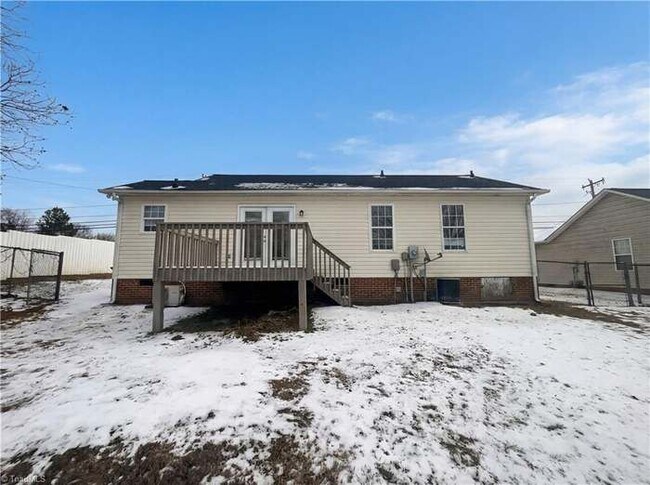 Building Photo - 131 Hasty Hill Rd