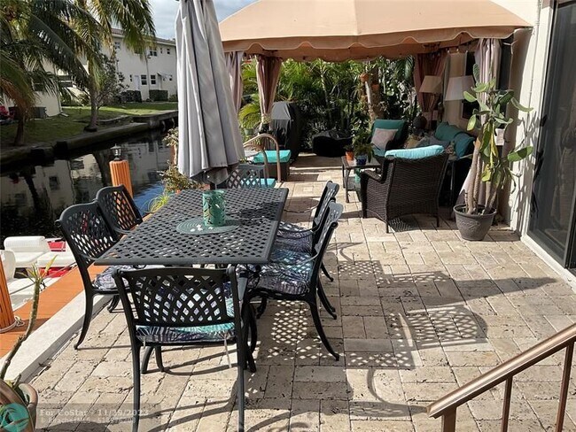 Foto del edificio - 2700 NE 56th Ct