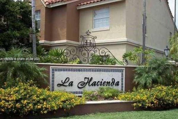 Foto del edificio - 18328 NW 68th Ave