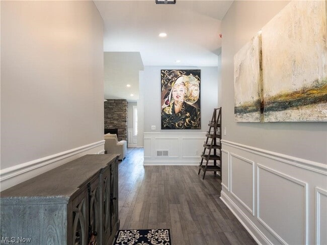 Foto del edificio - 989 Pin Oaks Dr