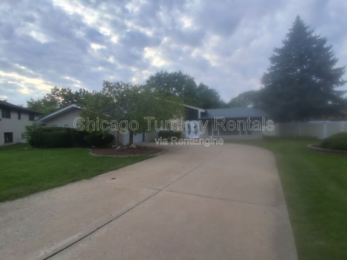 Foto principal - 1204 E 166th Pl