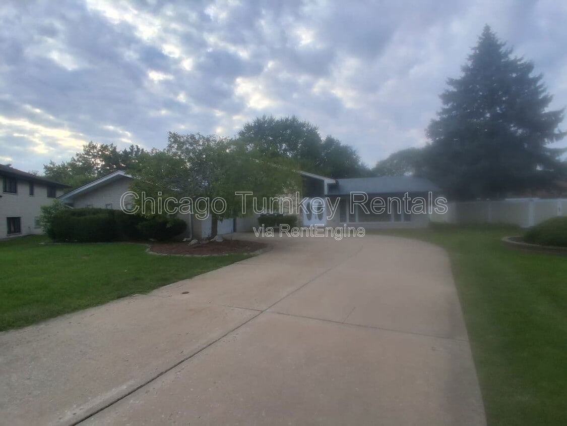 Primary Photo - 1204 E 166th Pl