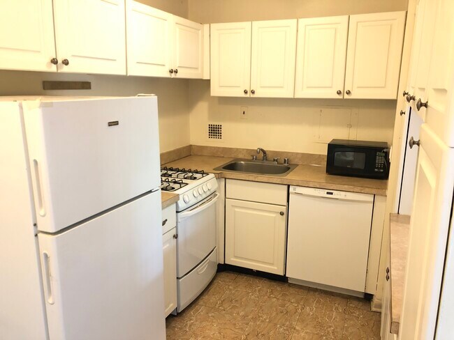 GK-18 - 950 25th St NW