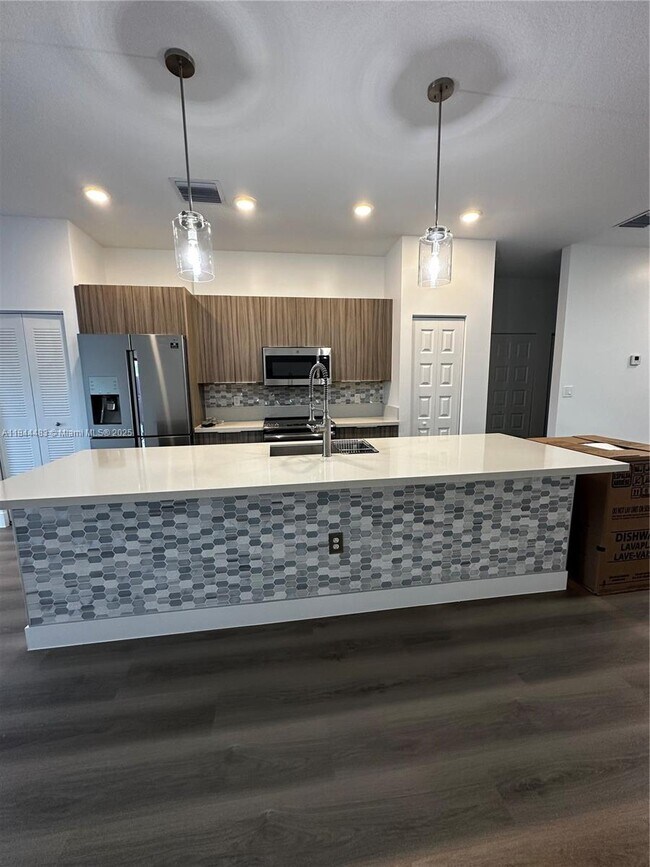 Foto del edificio - 7825 NW 104th Ave