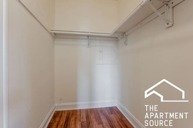 Building Photo - 2536 N Sawyer Ave
