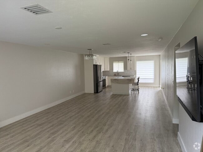 Building Photo - 781 Palm View Dr