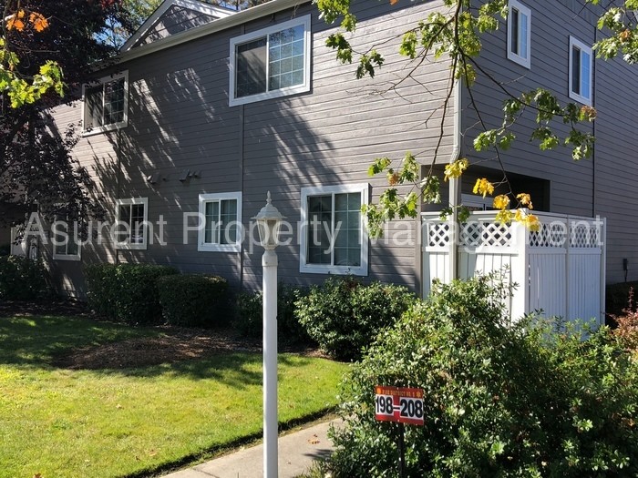 Building Photo - Newer 3 Bedroom Phoenix Duplex