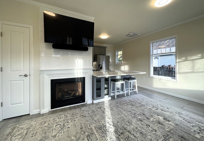 Gas Fireplace & 55" Smart TV - 1109 N 7th St