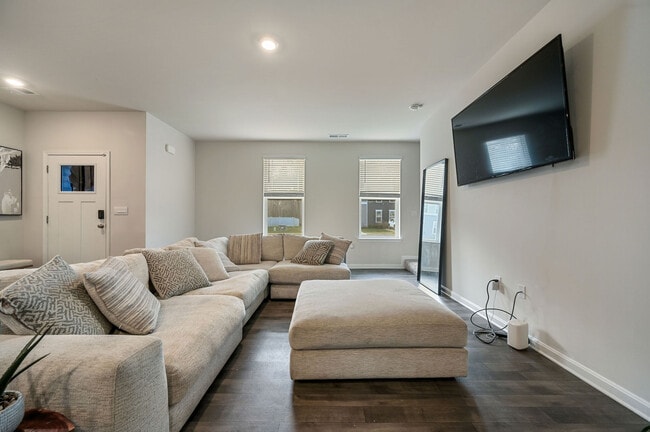 Building Photo - 193 Currant Cir