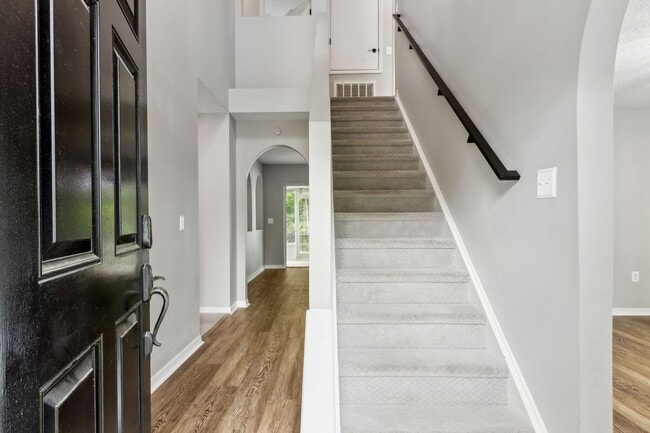 Building Photo - Newly Renovated 4 Bedroom!
