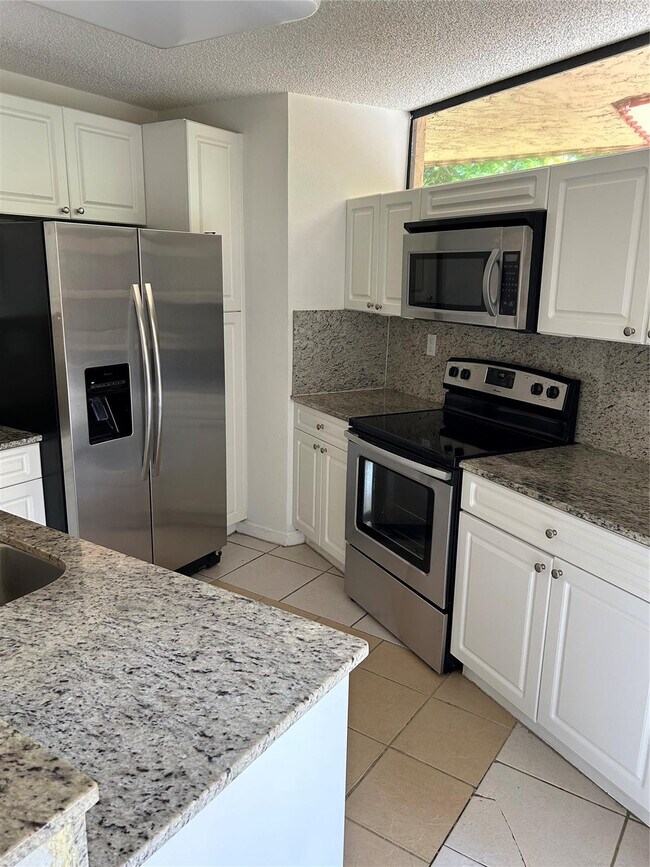 Foto del edificio - 8117 Severn Dr