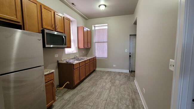Foto del edificio - 1656 S Hamlin Ave