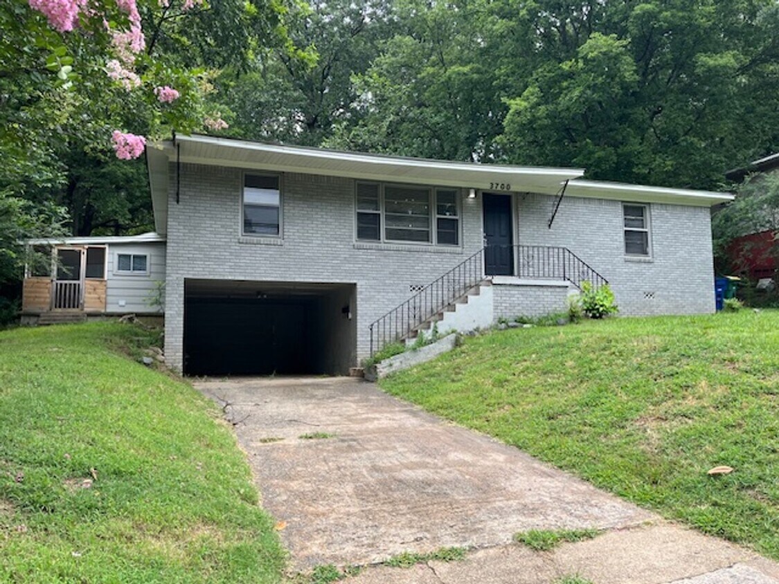 Primary Photo - Nice 4 Bedroom 2 bathroom house in North L...