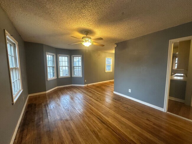 Foto del edificio - Two bedroom, One and half bathroom house, ...