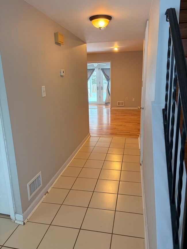 Building Photo - 11 Van Pelt Ct