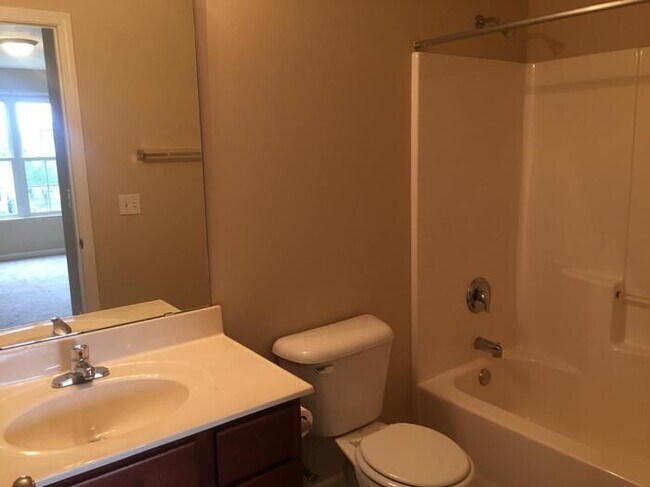 Building Photo - 567 Stonegate Dr