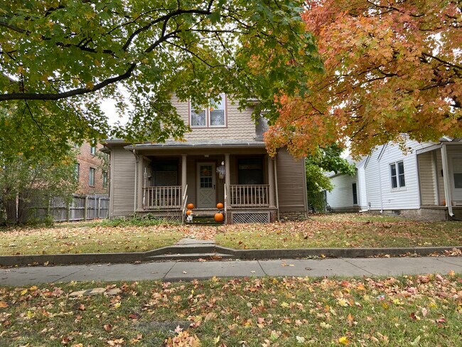 Building Photo - 917 Bluemont Ave