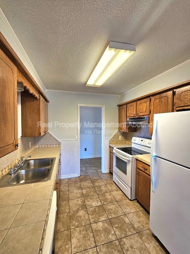 Building Photo - 924 Cowell St