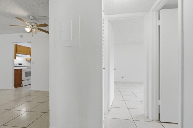 Foto del edificio - 10148 Twin Lakes Dr