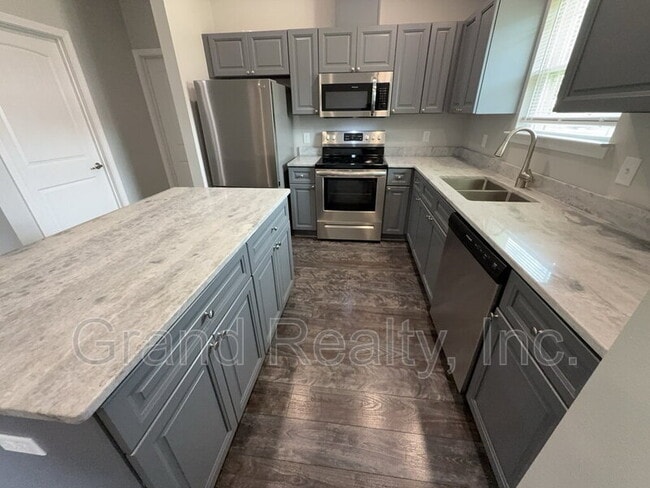 Building Photo - 4013 Brittany Ln