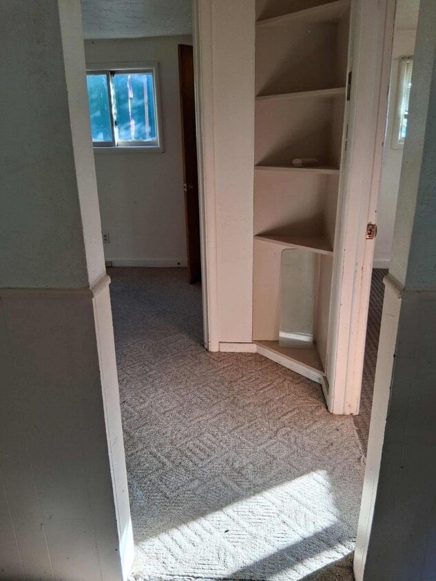 Building Photo - Small 2 bedroom 1 bath house