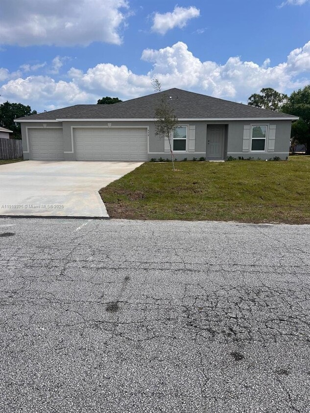 Foto principal - 579 NW North Macedo Blvd