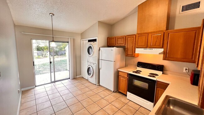 Foto del edificio - 12347 Antonio Cir