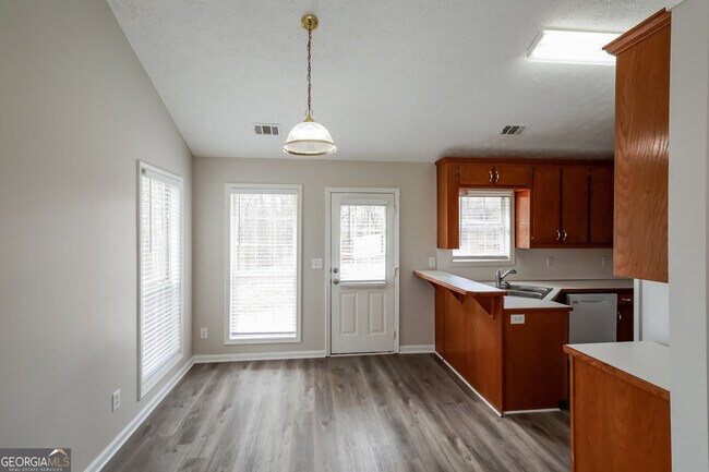 Foto del edificio - 5107 Scenic View Rd