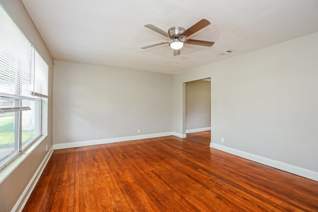 Building Photo - 2615 Ligustrum Rd