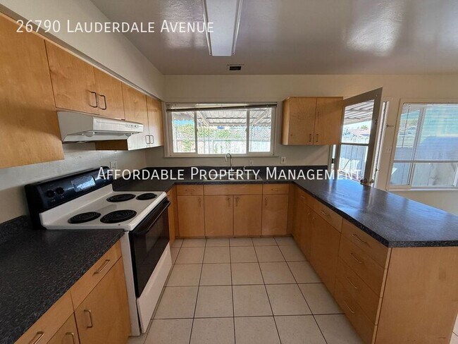 Foto del edificio - 26790 Lauderdale Ave