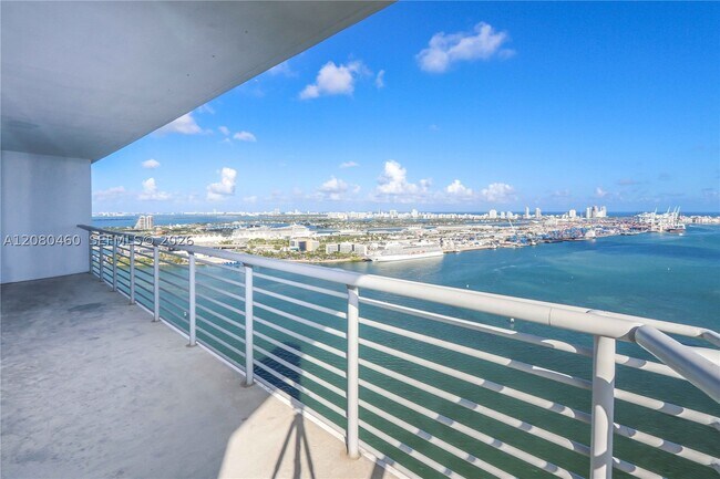 Foto del edificio - 335 S Biscayne Blvd