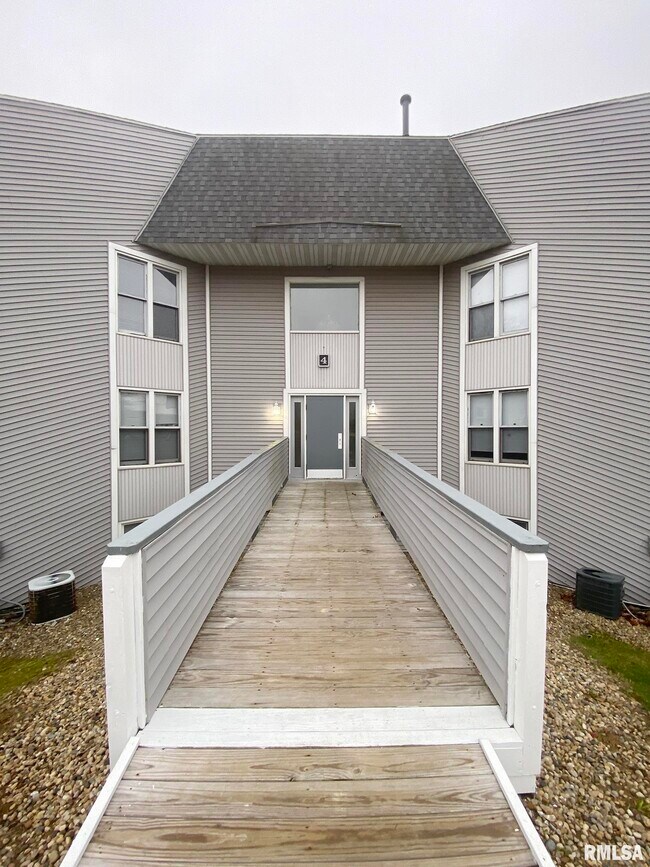 Building Photo - 2626 W Willowlake Dr