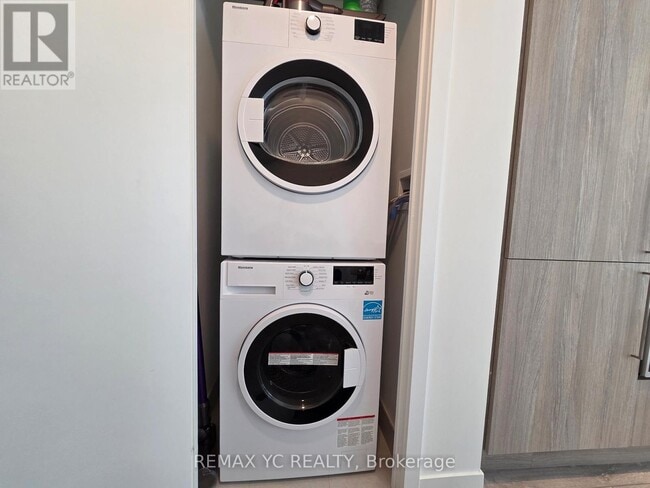 Building Photo - 2020 Bathurst St