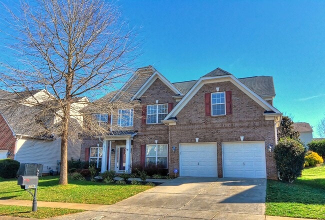 Building Photo - Luxurious 5 Bedroom 3.5 Bathroom for Rent ...