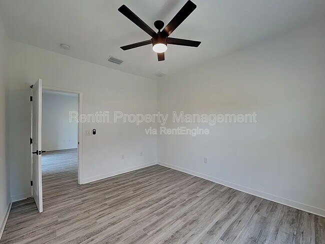 Foto del edificio - 558 Nimitz Blvd