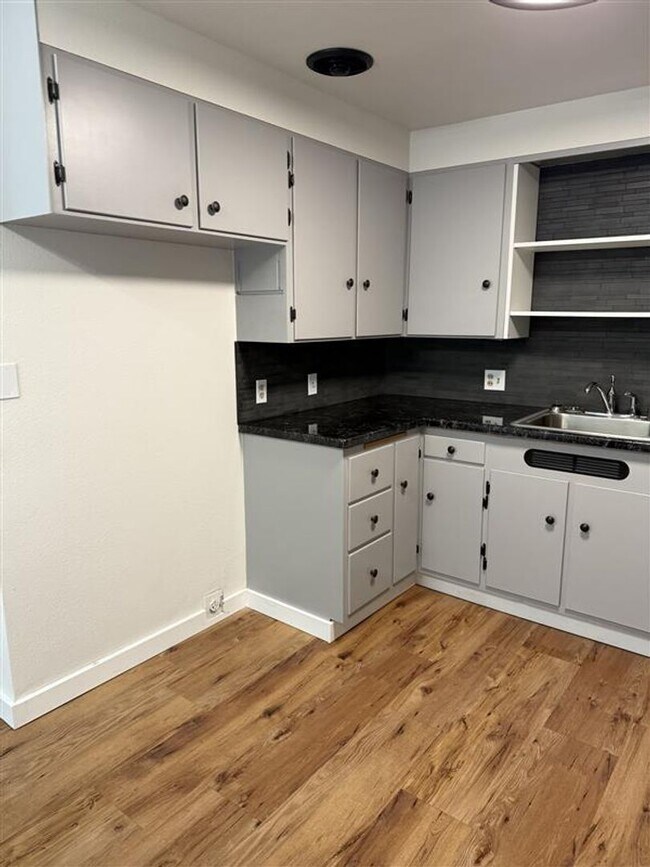 Foto del edificio - 1795 Main Street