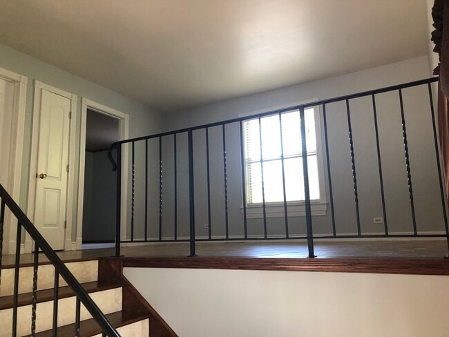 Building Photo - Addison,  Spacious 2 story Townhome on Cul...